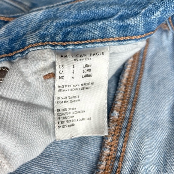 American Eagle Heavily Distressed Mom Jean Womens 4 Long Light Wash Blue Denim - Picture 9 of 12